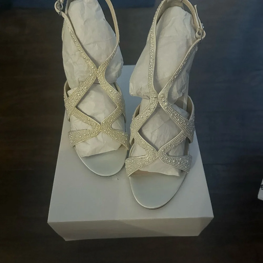 Betsey Johnson Pearl Heels - Picture 8 of 14